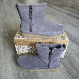 UGG  Classic Zip Mini Boot